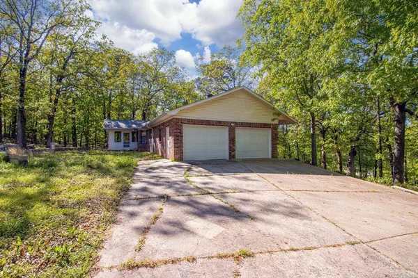 16 Pinecrest, Conway, AR 72032-8866