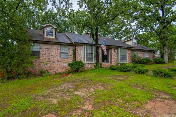 1 Cedar Creek Court, North Little Rock, AR 72116-5705