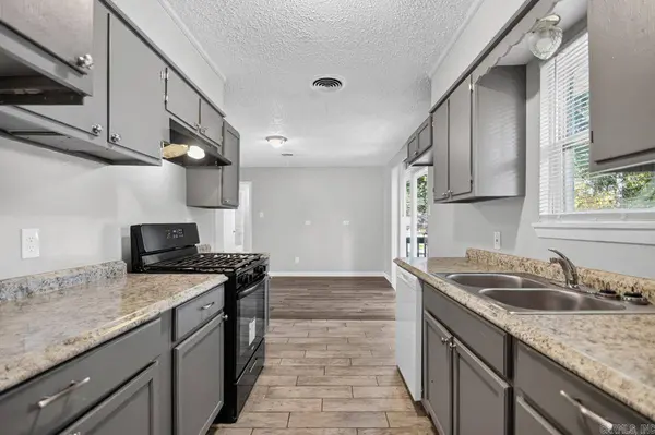 8 W windsor Drive, Little Rock, AR 72209