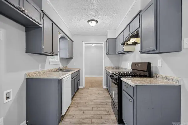 8 W windsor Drive, Little Rock, AR 72209