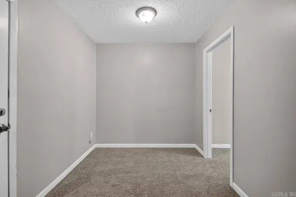 8 W windsor Drive, Little Rock, AR 72209
