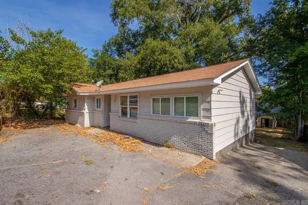 8 W windsor Drive, Little Rock, AR 72209