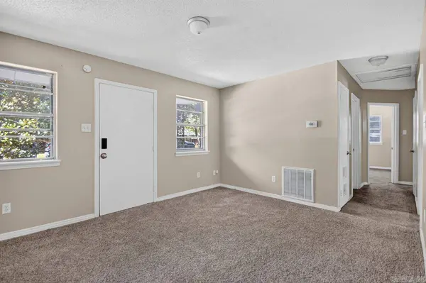 10 Compass Pt, Sherwood, AR 72120-1630
