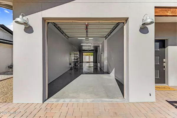 8522 E VERNON Avenue, Scottsdale, AZ 85257