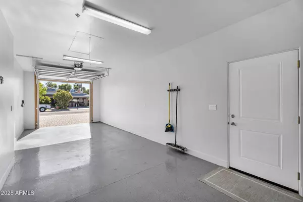 8522 E VERNON Avenue, Scottsdale, AZ 85257