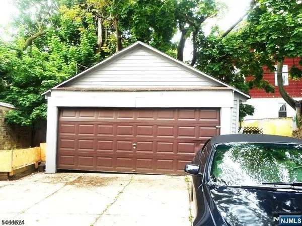 100-102 Lyons AVE, Newark, NJ 07112