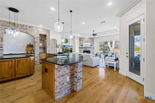 413 Lake Side DR, Georgetown, TX 78628