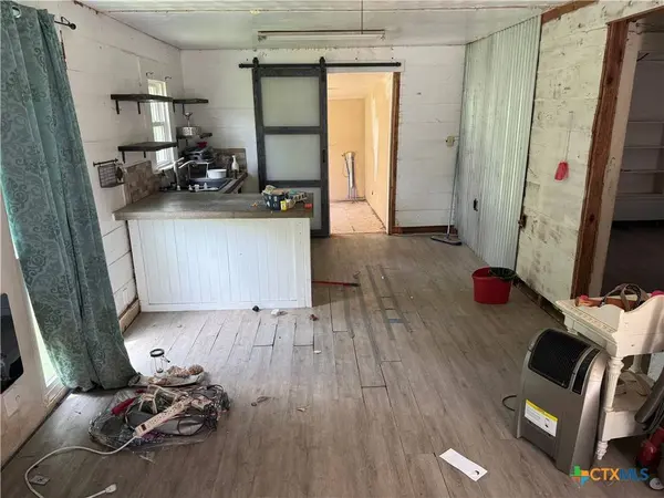 805 W Avenue C, Lampasas, TX 76550