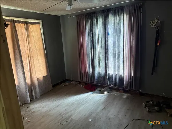 805 W Avenue C, Lampasas, TX 76550