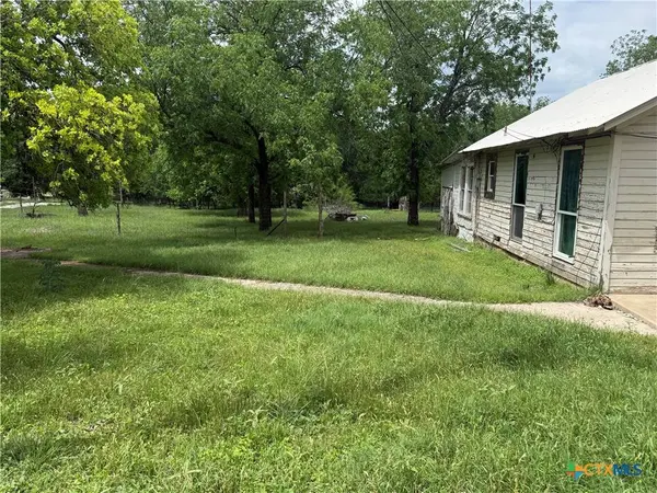 805 W Avenue C, Lampasas, TX 76550