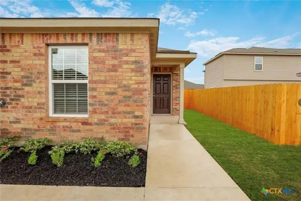 301 Crescent Park DR, Jarrell, TX 76537