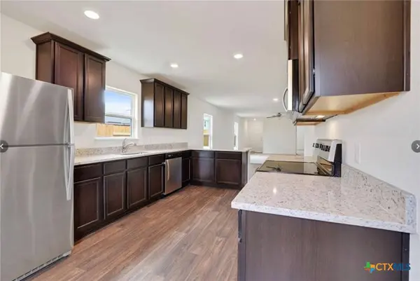 301 Crescent Park DR, Jarrell, TX 76537