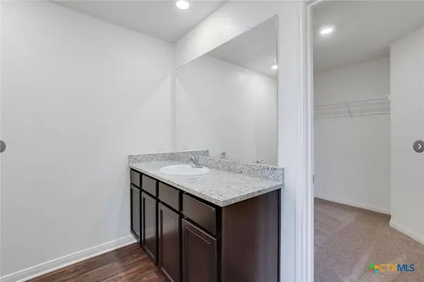 301 Crescent Park DR, Jarrell, TX 76537