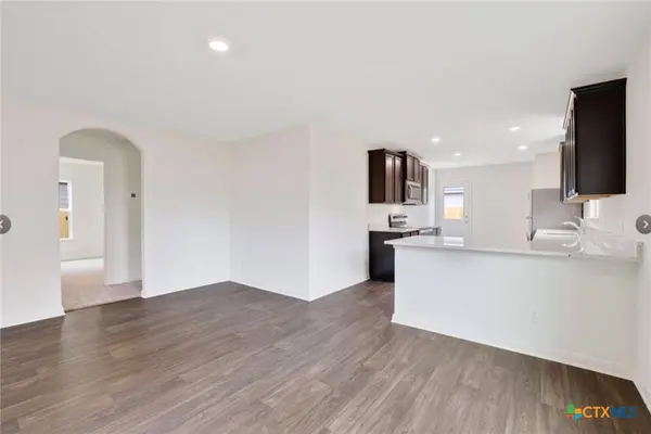 301 Crescent Park DR, Jarrell, TX 76537