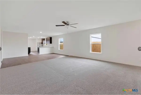 301 Crescent Park DR, Jarrell, TX 76537