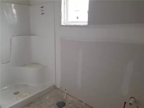 4271 Aspen DR, Basehor, KS 66007