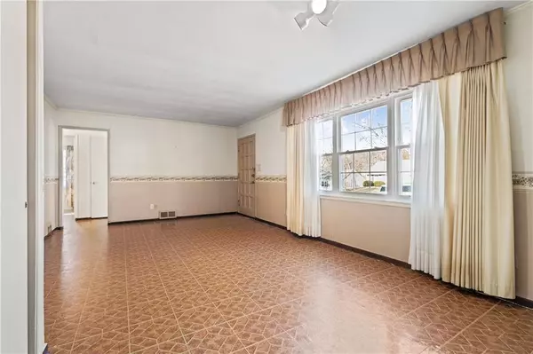 7657 High DR, Prairie Village, KS 66208