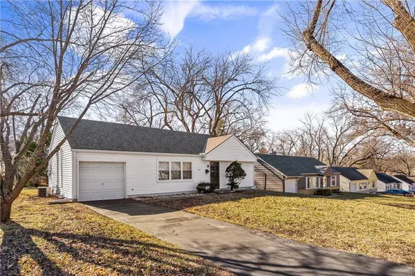 7657 High DR, Prairie Village, KS 66208