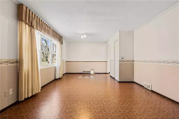 7657 High DR, Prairie Village, KS 66208