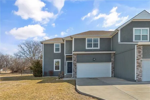 7529 McCoy ST, Shawnee, KS 66227