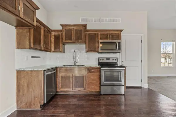 7529 McCoy ST, Shawnee, KS 66227