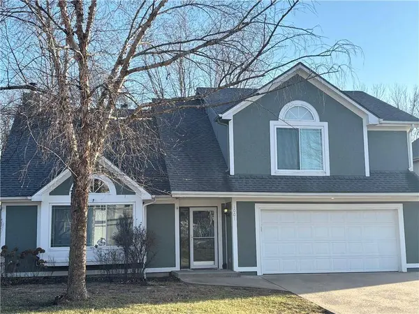 1001 N 2nd ST #E, Louisburg, KS 66053