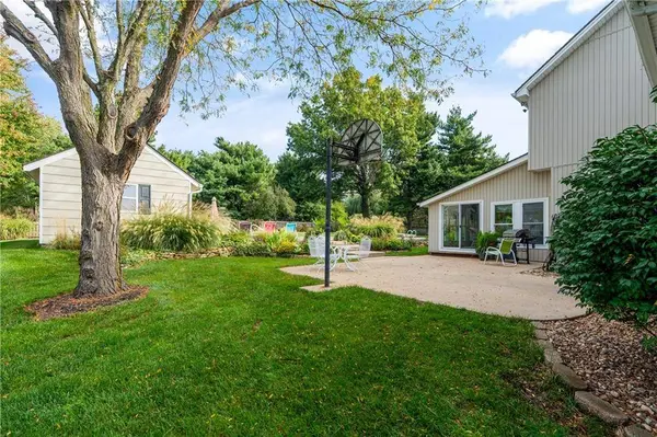 11600 W 156th TER, Overland Park, KS 66221