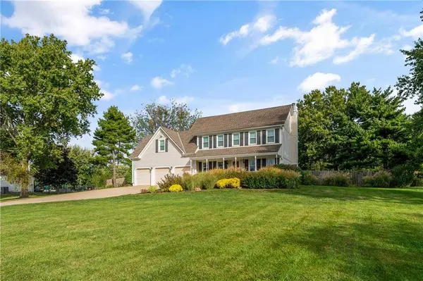 11600 W 156th TER, Overland Park, KS 66221