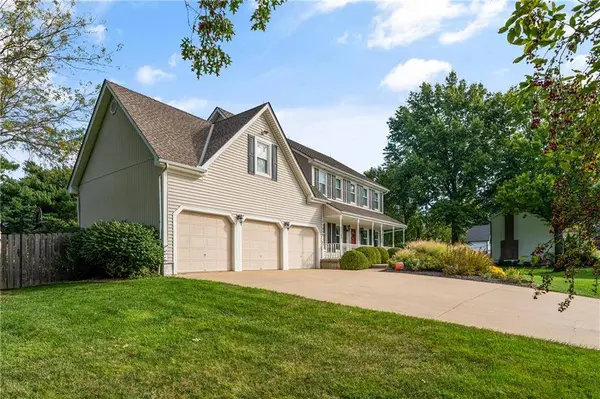 11600 W 156th TER, Overland Park, KS 66221