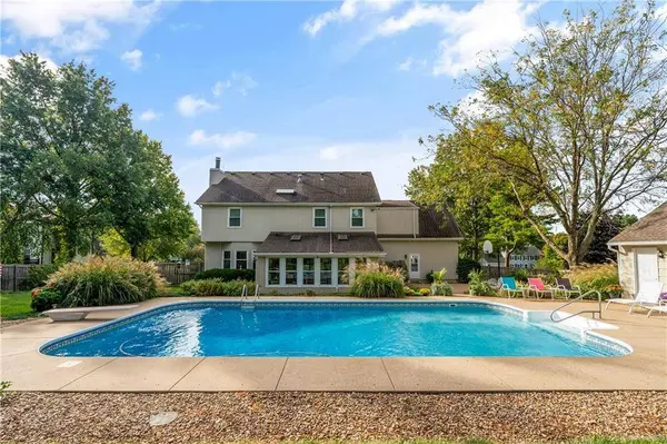 11600 W 156th TER, Overland Park, KS 66221