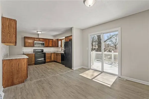 517 Stacey DR, Belton, MO 64012