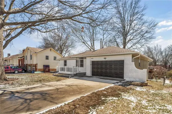 517 Stacey DR, Belton, MO 64012