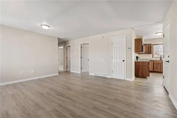 517 Stacey DR, Belton, MO 64012