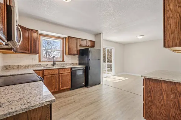 517 Stacey DR, Belton, MO 64012