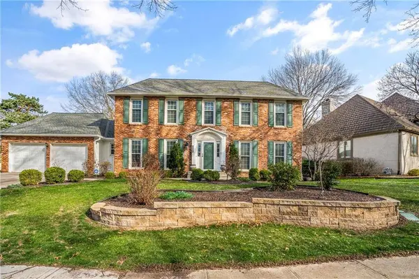 8698 W 101st ST, Overland Park, KS 66212