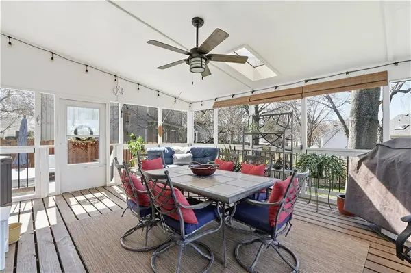 8410 Greenwood CIR, Lenexa, KS 66215