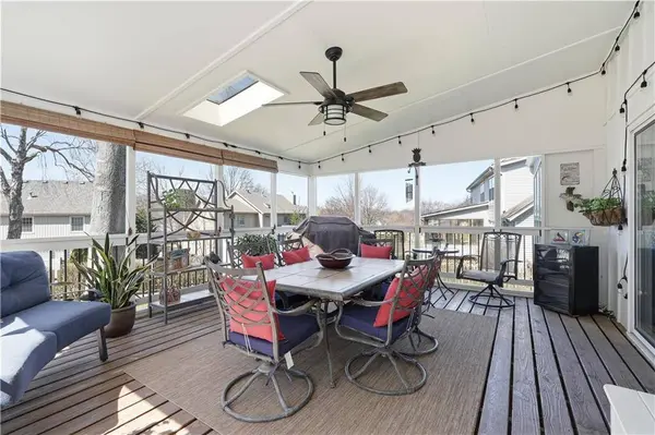8410 Greenwood CIR, Lenexa, KS 66215