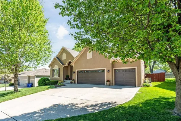 5339 McCormick DR, Shawnee, KS 66226