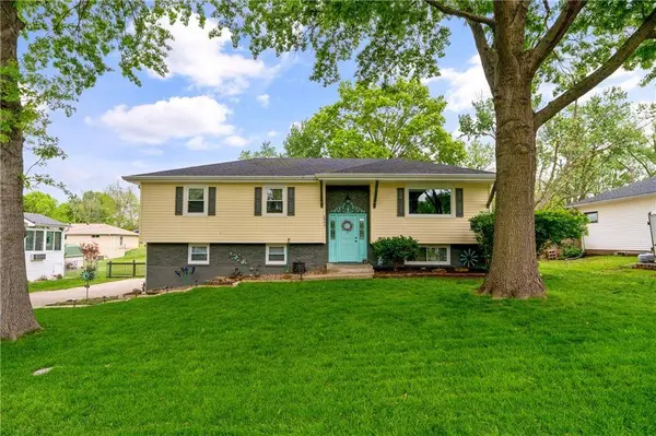 8903 N Holmes ST, Kansas City, MO 64155