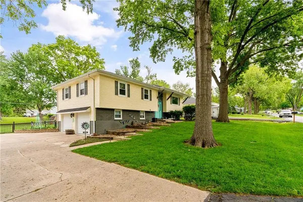 8903 N Holmes ST, Kansas City, MO 64155
