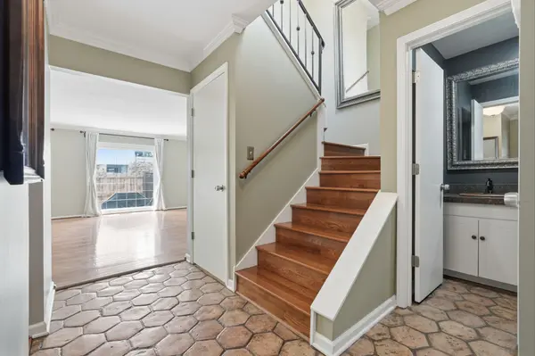 7709 W 102nd ST, Overland Park, KS 66212