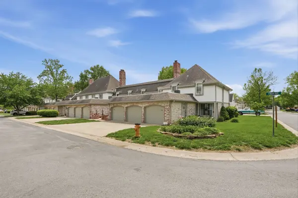 7709 W 102nd ST, Overland Park, KS 66212