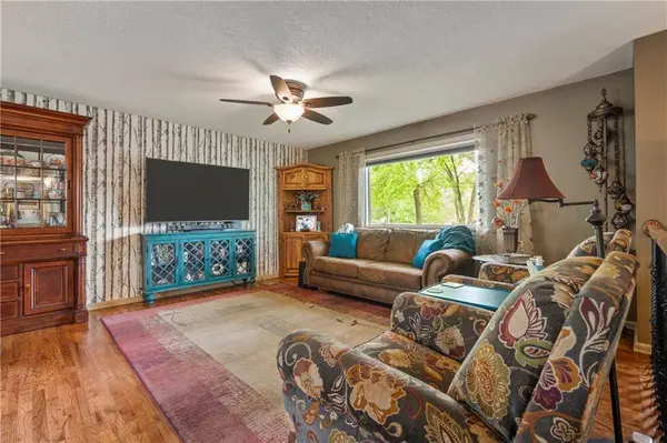 8903 N Holmes ST, Kansas City, MO 64155