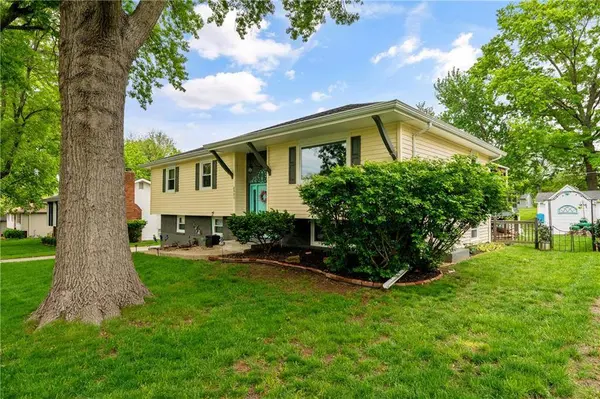 8903 N Holmes ST, Kansas City, MO 64155