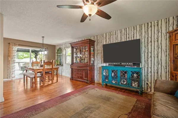 8903 N Holmes ST, Kansas City, MO 64155