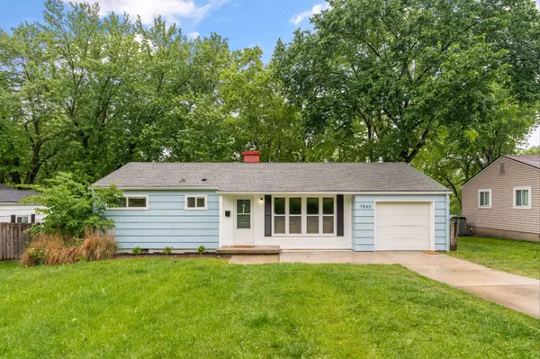 7840 Ash ST, Prairie Village, KS 66208