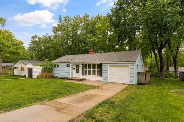 7840 Ash ST, Prairie Village, KS 66208