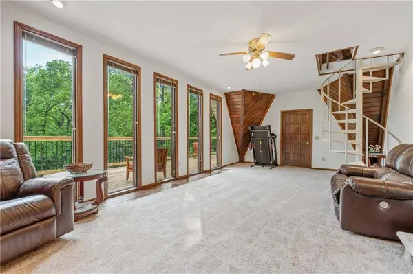 2405 E 125th ST, Kansas City, MO 64146