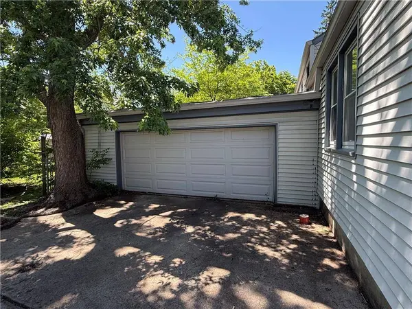 6701 W 77th TER, Overland Park, KS 66204
