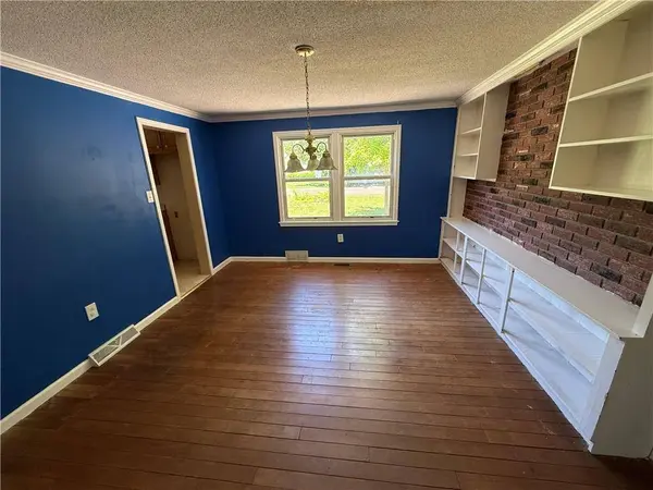 6701 W 77th TER, Overland Park, KS 66204